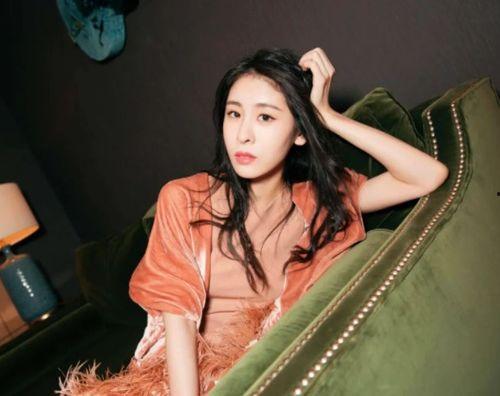 吃瓜娱乐圈张碧晨,娱乐圈的瓜田，她如何成为焦点？  第2张